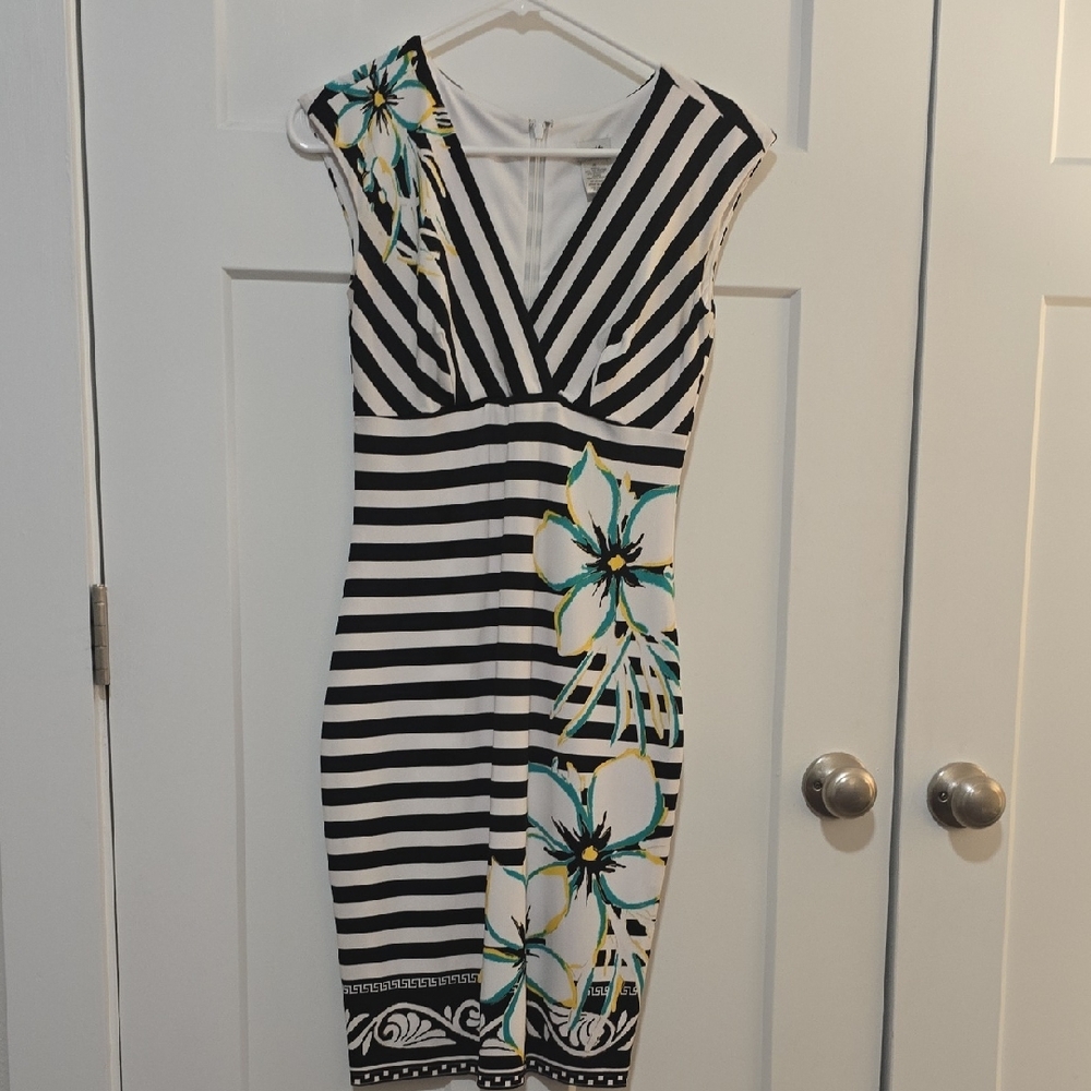 Cache Black and White Sheath Dress V-neck Cap Sleeve